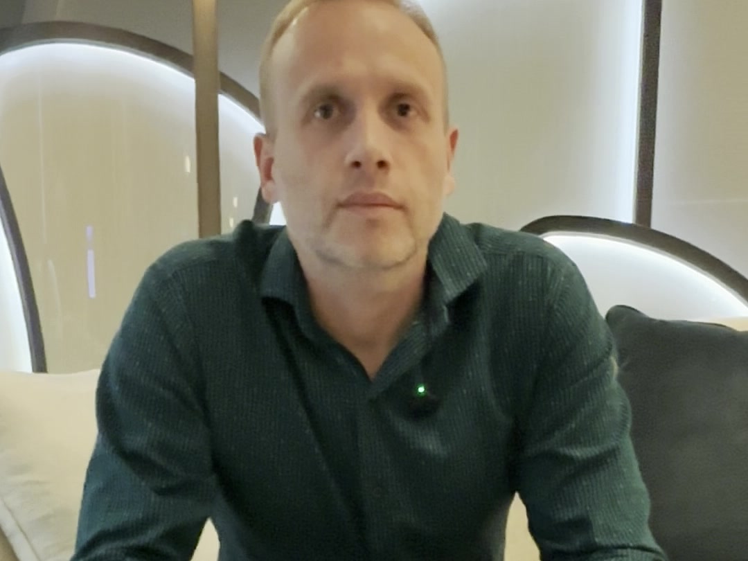 Fotograma del testimonio en video de Adrián Koss